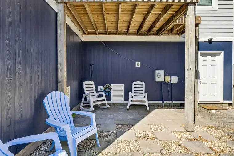 Courtyard with rocking chairs and gate to the fenced yard